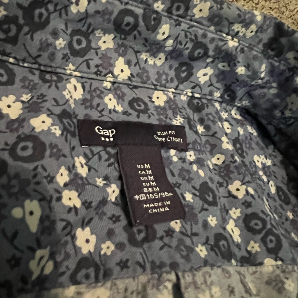 Gap button up - Picture 2 of 2